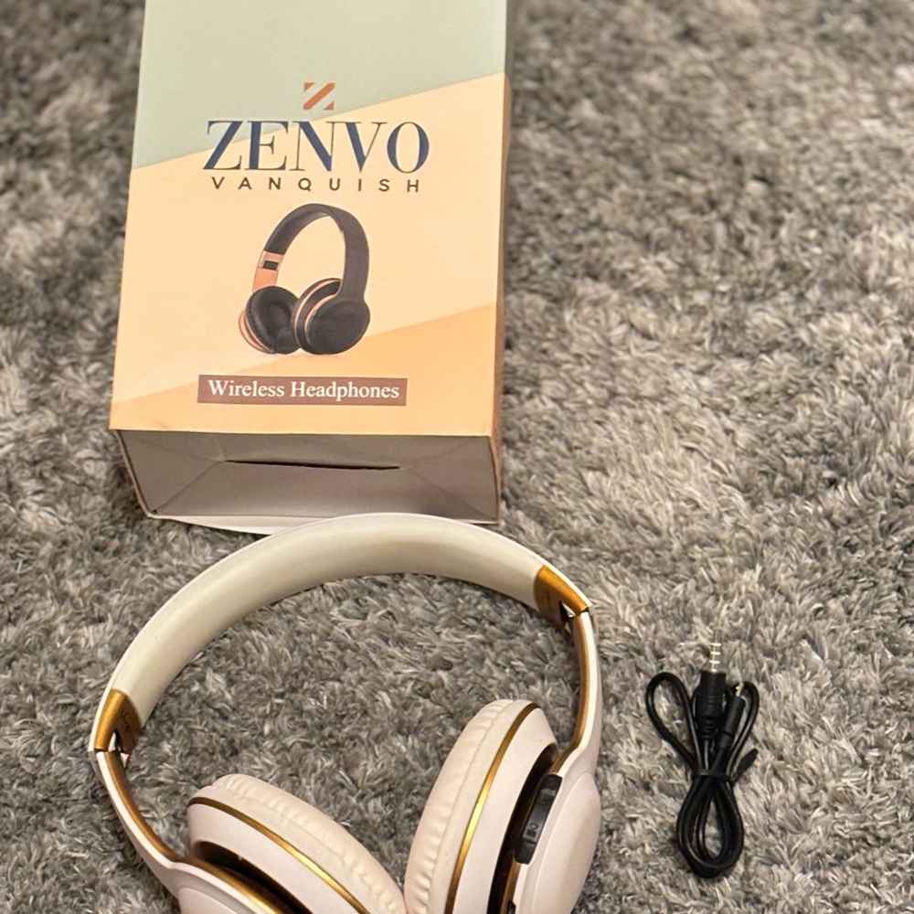 Vanquish Wireless Headphones - Cream and Gold